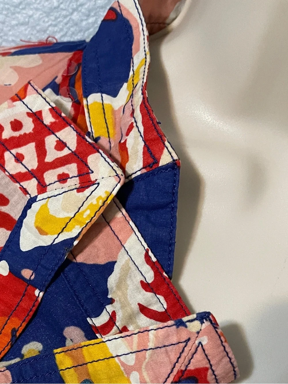 Tory Burch lightweight neck